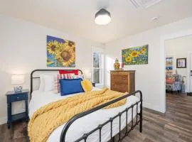 City Park Bungalow Pet Friendly with Dog Run