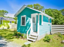 Cozy Colorful Cottage Perfect for 2，位于伊斯特姆的酒店