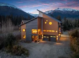 Alaska Slopes - Hot Tub, Gym & Guest House