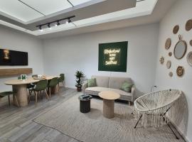 Vico V - Molfetta Luxury Apartment - Central, Near Port, New - Fast Wi-Fi，位于莫尔费塔的酒店