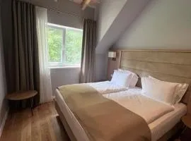 Peaceful and inviting near the Fortress