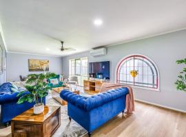 StayAU Pet-Friendly 7Bed Spacious Retreat Morwell，位于莫韦尔的酒店