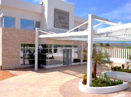 Agua Dorada Beach Hotel By Lidotel，位于埃尔阿瓜圣地亚哥马里诺将军机场 - PMV附近的酒店