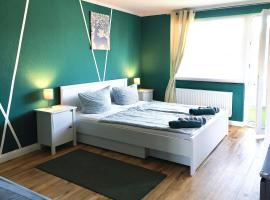 - Forest Retreat Deluxe - 2 Bedroom Apartment - 75 qm - Fully Renovated 2025 with TV & Netflix - King Size Beds - Full Kitchen - Free Parking - Close to Airport & Train -，位于杜伊斯堡的带停车场的酒店