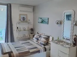 Très Beau Studio tout équipé/Vu Mer/wiffi