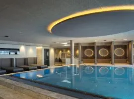 Aparthotel Familiaris - Family Apartments - Pools & Spa in Dolomites