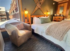 NEW Studio Condo Ski in out in unit jet spa tub，位于卢森的酒店