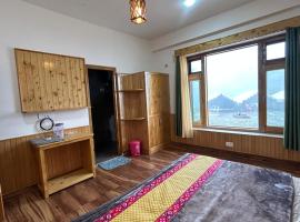 Parashar lake Fogg hill Resort，位于Prashar lake的酒店