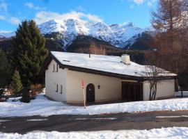 Ferienhaus Grundschera Engadin，位于布莱尔的酒店
