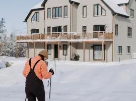 Ski In Out - 2 floors and storage