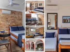 APART STUDIOS PONTAL - Aeroporto a 300 m - Praia 1,5 Km - Centro 2,5 Km - Cozinha Privativa - Mercado GBARBOSA e Padaria 450 m - Próx diversos Comércios a pé - Ar condic - Studios de 15 a 38 m2 Bem Equipados e Funcionais - Ideal Turismo e Trabalho，位于伊列乌斯的酒店