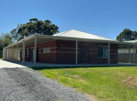 Welshpool - Port Welshpool Retreat - Family Group Friendly - Sleeps up to 6 - Boaters Retreat - All Accessible，位于Welshpool的酒店