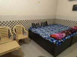 Shyama kunj asharm10 minutes away from Premanand jee