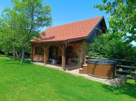 Holiday Home "Sleme" with jacuzzi, big garden and arbor with fireplace，位于Skrad的酒店