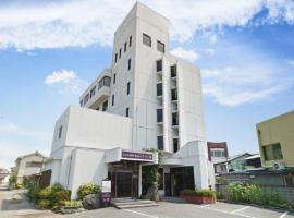 新居滨山丘王子酒店，位于新居滨市的酒店