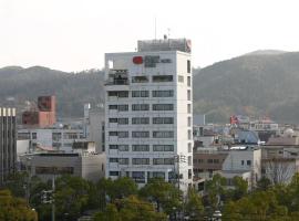 津山中央饭店附楼，位于津山市Nakayama Shrine附近的酒店