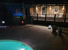 Chalet avec bain nordique et piscine Chambre d'hôtes La Siesta，位于瓦隆蓬达克的酒店