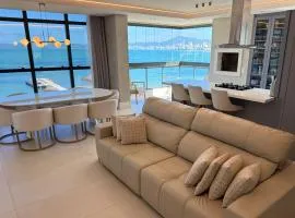 Apartamento Frente Mar com vista praia em Itapema