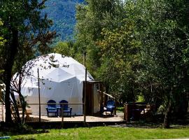 Glamping Domo Tinaja y Piscina Climatizada I，位于莫利纳的酒店