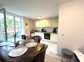 Apartment AlbGlück 1 Hechingen, 2 Schlafzimmer, bis 5 Personen, Burg 5 km，位于黑欣根的酒店