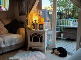 Little town house，位于伯肯黑德的酒店