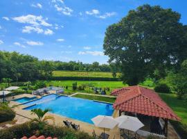 Hotel Campestre Jard&iacute;n del Caf&eacute; Quind&iacute;o，位于亚美尼亚的豪华帐篷营地