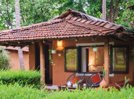 Nature's Nest Eco Resort Goa, Near Dudhsagar Waterfalls，位于Molem的酒店