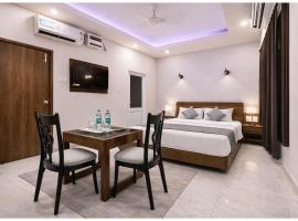 Hotel Rylvish Blue Inn Sagar Suite Near Jagannath Temple- Free Parking & Lift - Best Superior Hotel IN Puri，位于普里的海滩酒店
