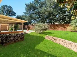 Pool, Game Room, Sleeps 7, Luxury 3BR, Close to All!