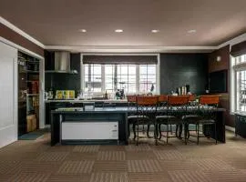 Biei Terrace 2F 専用玄関 127平米 85型スマートTV -駅前通り&景観条例地区-