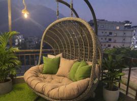 Around Stays-Rising Hills, Tapovan，位于瑞诗凯诗的酒店