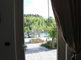 Cascina Castagneto，位于CastellʼAlfero的酒店