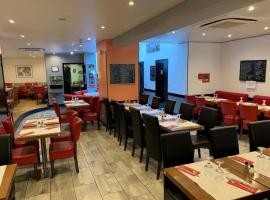 Le Grand Café，位于沙蒂永的酒店
