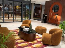 Nehô Suites Saint Jean de Maurienne，位于圣让德莫里耶讷的酒店