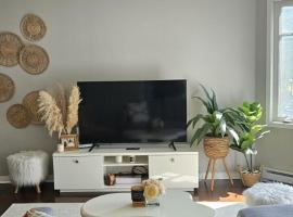 Boho Retreat 3BD Condo Close to Ottawa，位于加蒂诺的酒店