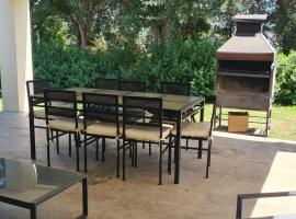 HOM Casa Rapel Piscina Tinaja Parking Con AA，位于Las Cabras的酒店