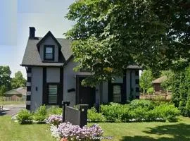 Modern 7 Bedroom Masterpiece on Portage Sleeps 16