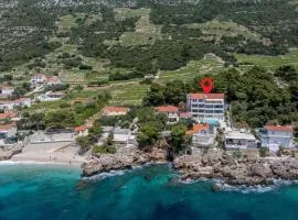 Nice Apartment In Potomje