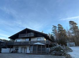 Mysigt boende med bastu och kamin，位于斯特伦斯塔德的酒店