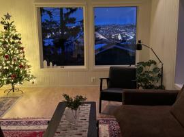 Troms&oslash; Arctic Villa with free parking，位于特罗姆瑟的带停车场的酒店