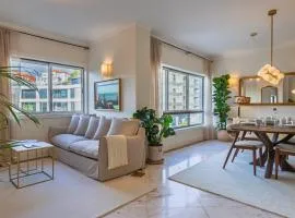 Estoril Upscale Apartment with Pool by LovelyStay