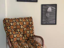 Sunlit Accra Stay Workspaces, Nature, Nightlife，位于Oyarifa的酒店