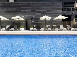 伊鲁尼阿垂姆康福特尔酒店，位于马德里线型之都的酒店