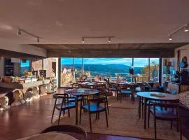 Quinta do Barrieiro - Art Selection by Maria Leal da Costa