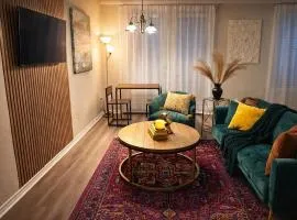 Modern Condo Prime Area 1 min to Beale Street Gated Parking