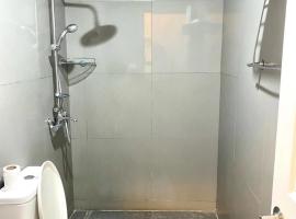 Shine Hotel，位于Sampong的酒店