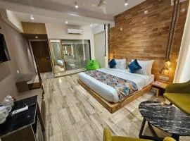 Travellers Hotel