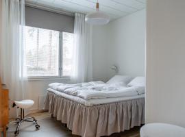 Omakotitalo keskustan lähellä，位于约恩苏的酒店