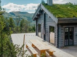 Log House With Sauna And Fireplace In Bydalen，位于Hallen的酒店