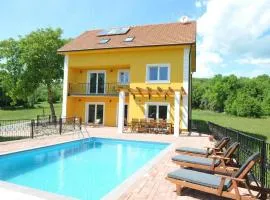 Holiday Home Alleinstehendes Ferienhaus mit Swimmingpool by Interhome